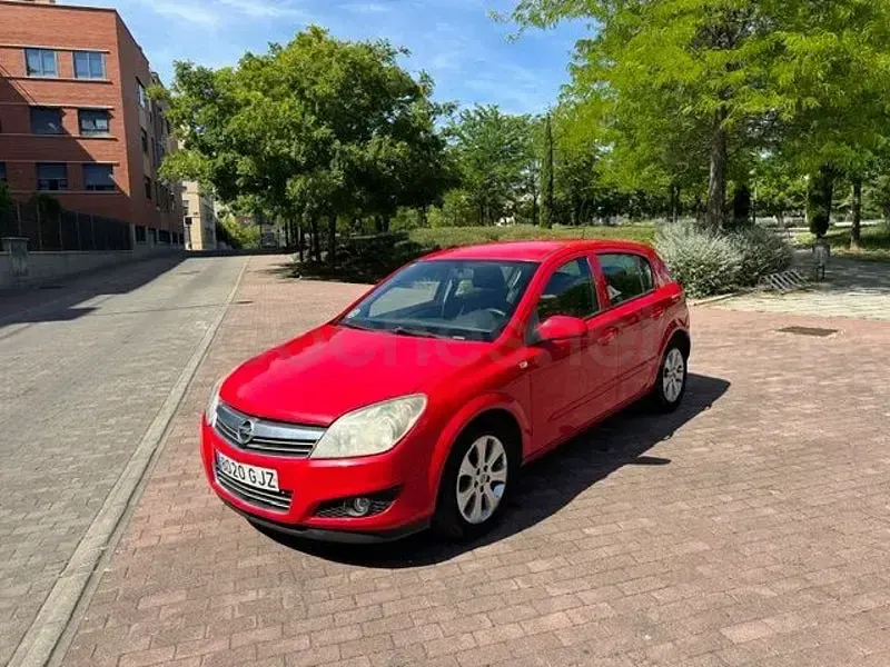 Usado Opel Astra Cosmo 110 CV (80 kW) 2009 Rojo Berlina