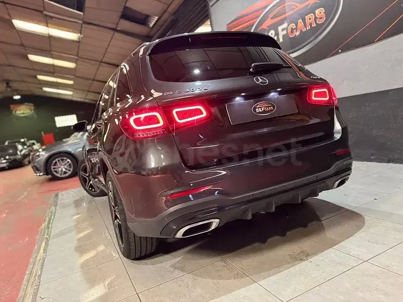 Usado Mercedes GLC300 245 CV (180 kW) 2020 Gris / plata SUV
