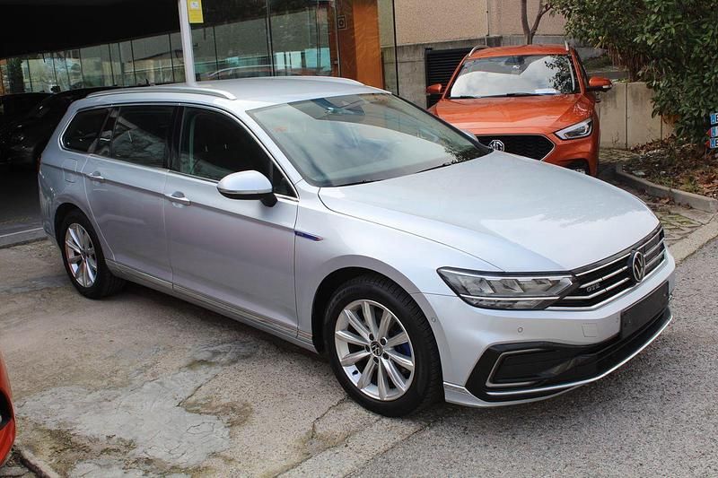 Usado VW Passat GTE 219 CV (161 kW) 2023 Gris Familiar