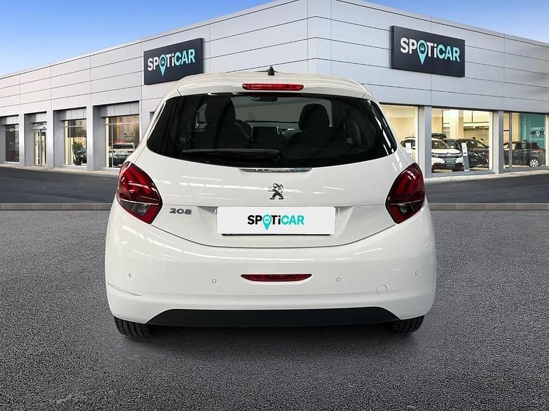 Usado Peugeot 208 Signature Sky 82 CV (60 kW) 2018 Blanco Utilitario