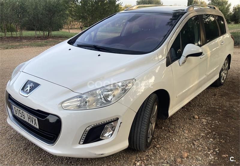 Usado Peugeot 308 SW Active 115 CV (84 kW) 2014 Blanco Familiar