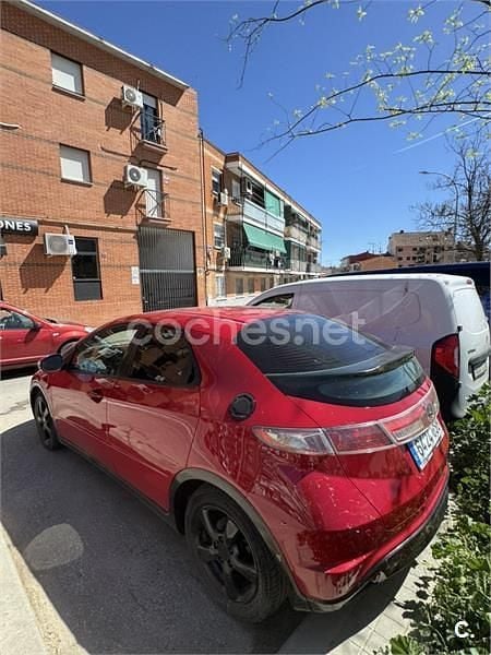 Usado Honda Civic Comfort 100 CV (73 kW) 2009 Rojo Berlina