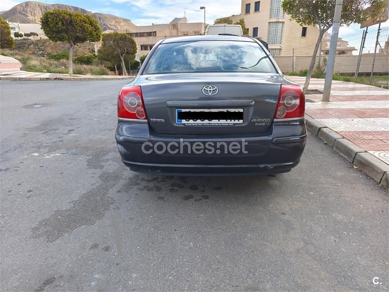 Usado Toyota Avensis Executive 150 CV (110 kW) 2007 Gris / plata Berlina