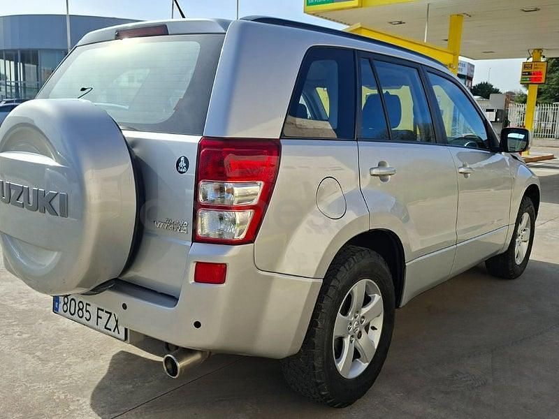 Usado Suzuki Grand Vitara 140 CV (102 kW) 2007 Gris / plata SUV