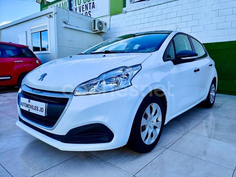 Usado Peugeot 208 Allure 100 CV (73 kW) 2017 Blanco Utilitario