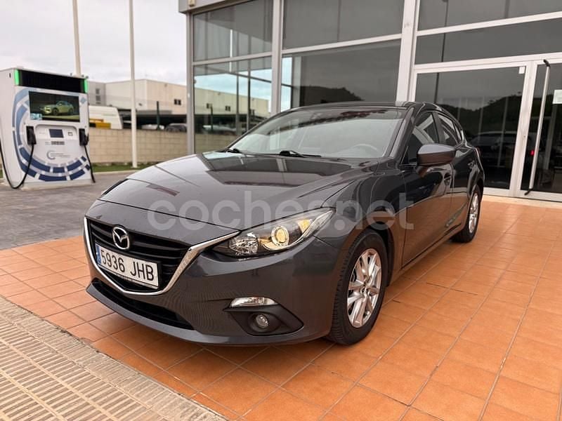 Gris / plata Usado 2015 Mazda 3 Luxury Berlina | 10.990 € (Buen precio) - Imagen 1/4