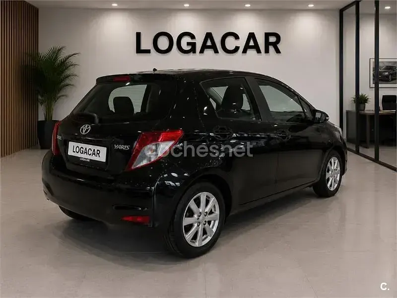 Usado Toyota Yaris Active 99 CV (72 kW) 2013 Negro Utilitario