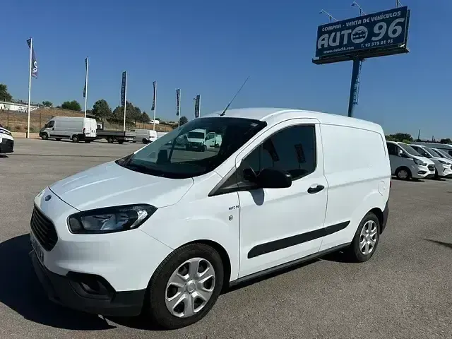 Usado Ford Transit Courier Trend 100 CV (73 kW) 2022 Blanco Van