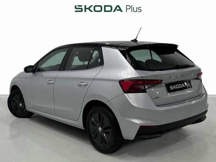 Usado Skoda Fabia Style 110 CV (80 kW) 2022 Gris plata Utilitario