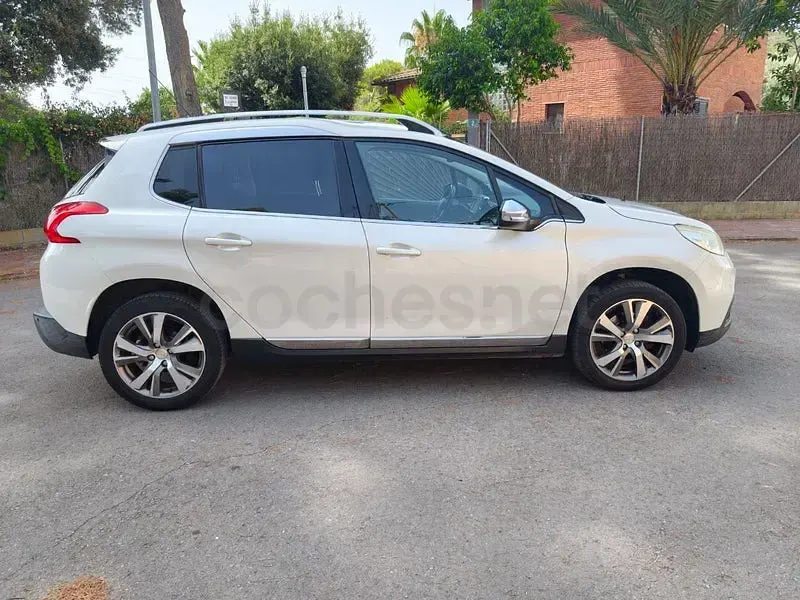 Usado Peugeot 2008 Allure 115 CV (84 kW) 2014 Blanco SUV