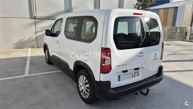 Usado Peugeot Rifter Access 100 CV (73 kW) 2020 Blanco Monovolumen
