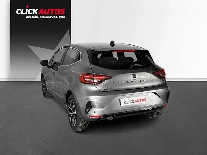 Usado Mitsubishi Colt 90 CV (66 kW) 2024 Gris / plata Utilitario