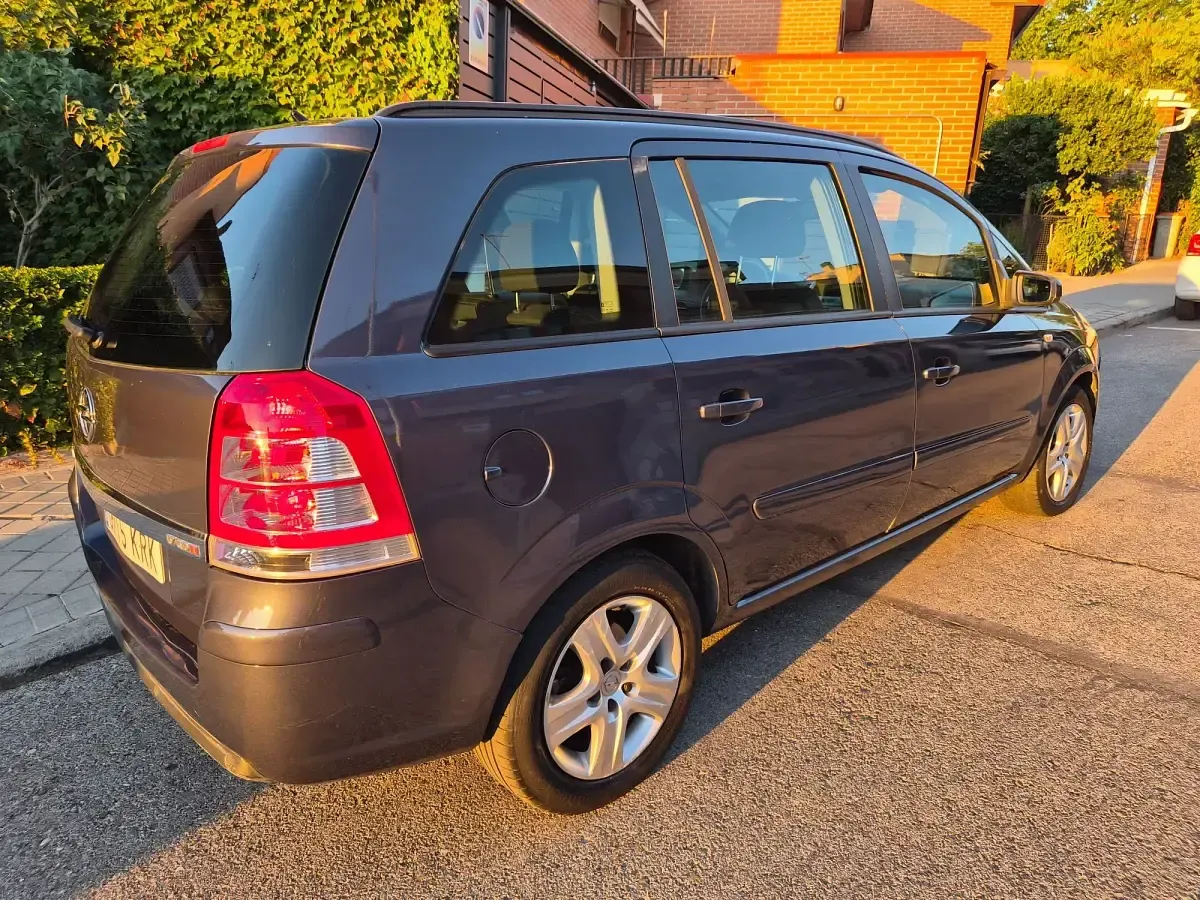 Usado Opel Zafira Energy 110 CV (80 kW) 2009 Gris Monovolumen