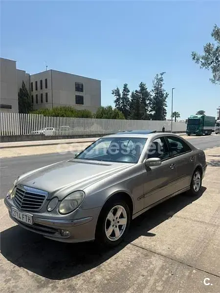 Usado Mercedes E270 Classic 170 CV (125 kW) 2003 Gris / plata Familiar