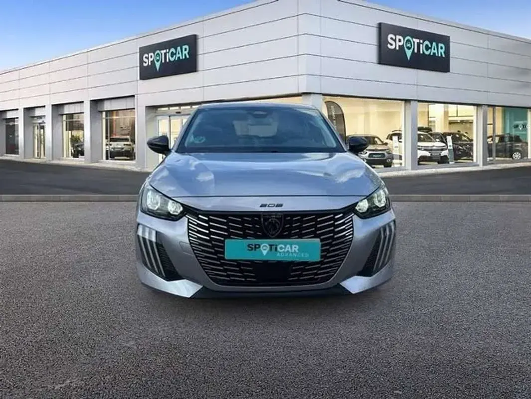 Usado Peugeot 208 Allure 101 CV (74 kW) 2025 Gris Utilitario