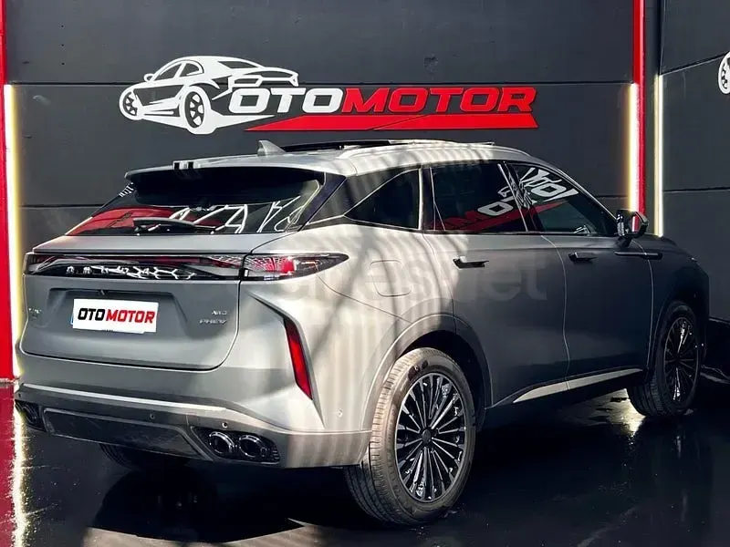 Usado Omoda 9 537 CV (394 kW) 2026 Gris / plata SUV