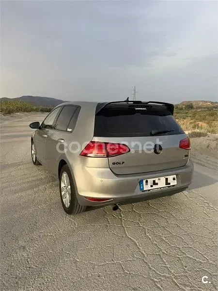 Usado VW Golf VII Advance 105 CV (77 kW) 2013 Gris / plata Berlina
