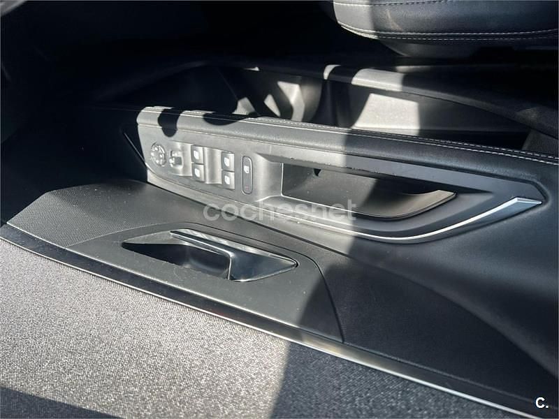 Usado Peugeot 3008 Allure 130 CV (95 kW) 2019 Blanco SUV
