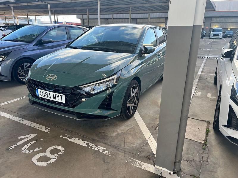 Verde Usado 2025 Hyundai i20 Berlina | 20.590 € (Precio justo) - Imagen 1/4