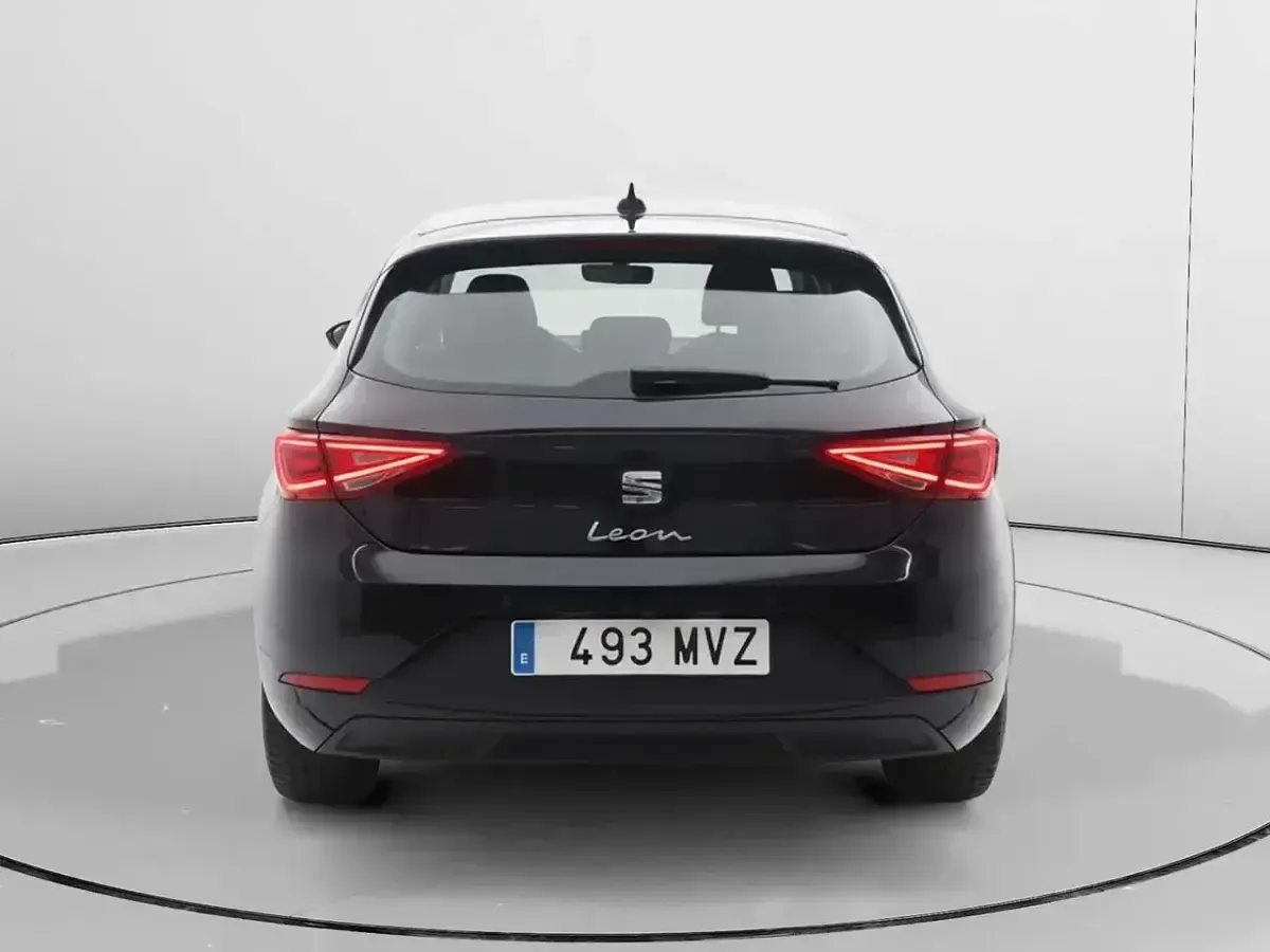 Usado Seat Leon Style 116 CV (85 kW) 2024 Negro Berlina
