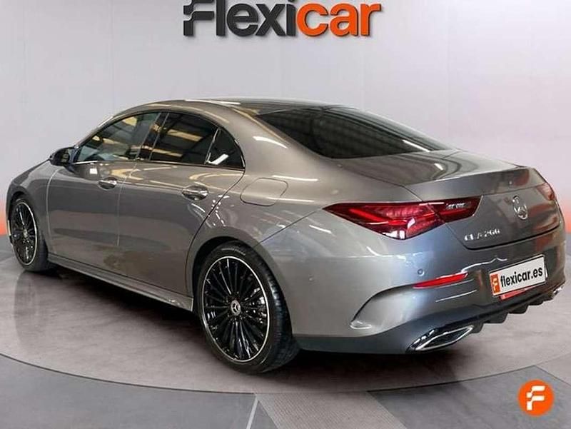 Usado Mercedes CLA200 163 CV (119 kW) 2025 Gris Berlina