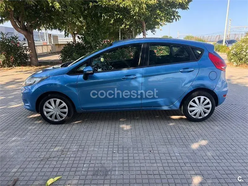 Usado Ford Fiesta Trend 68 CV (50 kW) 2011 Azul Berlina
