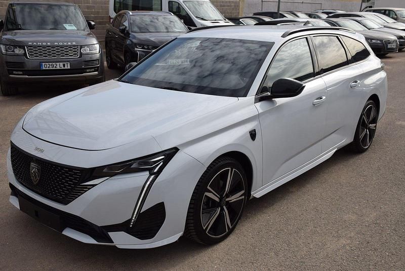 Usado Peugeot 308 SW GT 130 CV (95 kW) 2024 Blanco Familiar