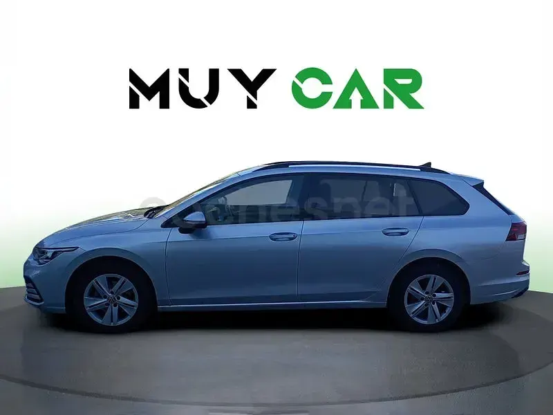 Usado VW Golf VIII Life 110 CV (80 kW) 2022 Gris / plata Familiar