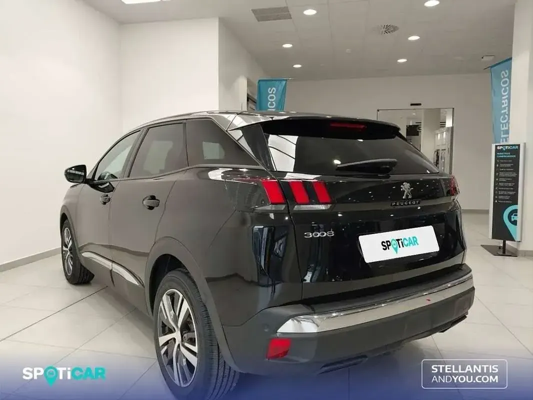Usado Peugeot 3008 Allure 182 CV (133 kW) 2024 Negro SUV