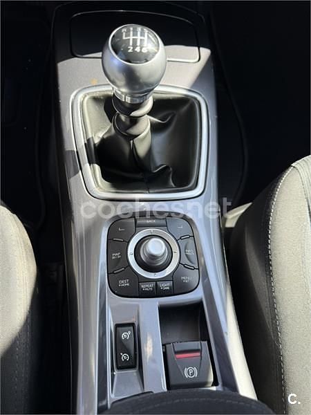 Usado Renault Laguna III Expression 130 CV (95 kW) 2010 Beige Berlina