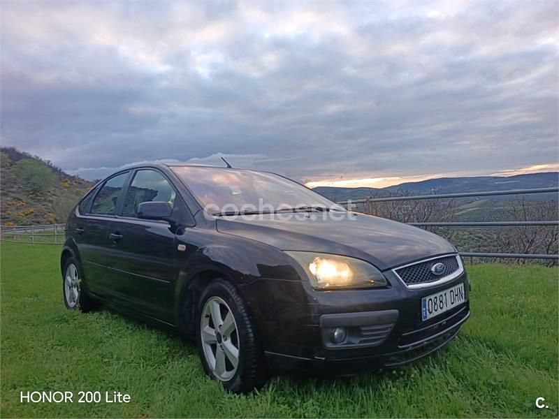 Usado Ford Focus Trend 109 CV (80 kW) 2005 Negro Berlina