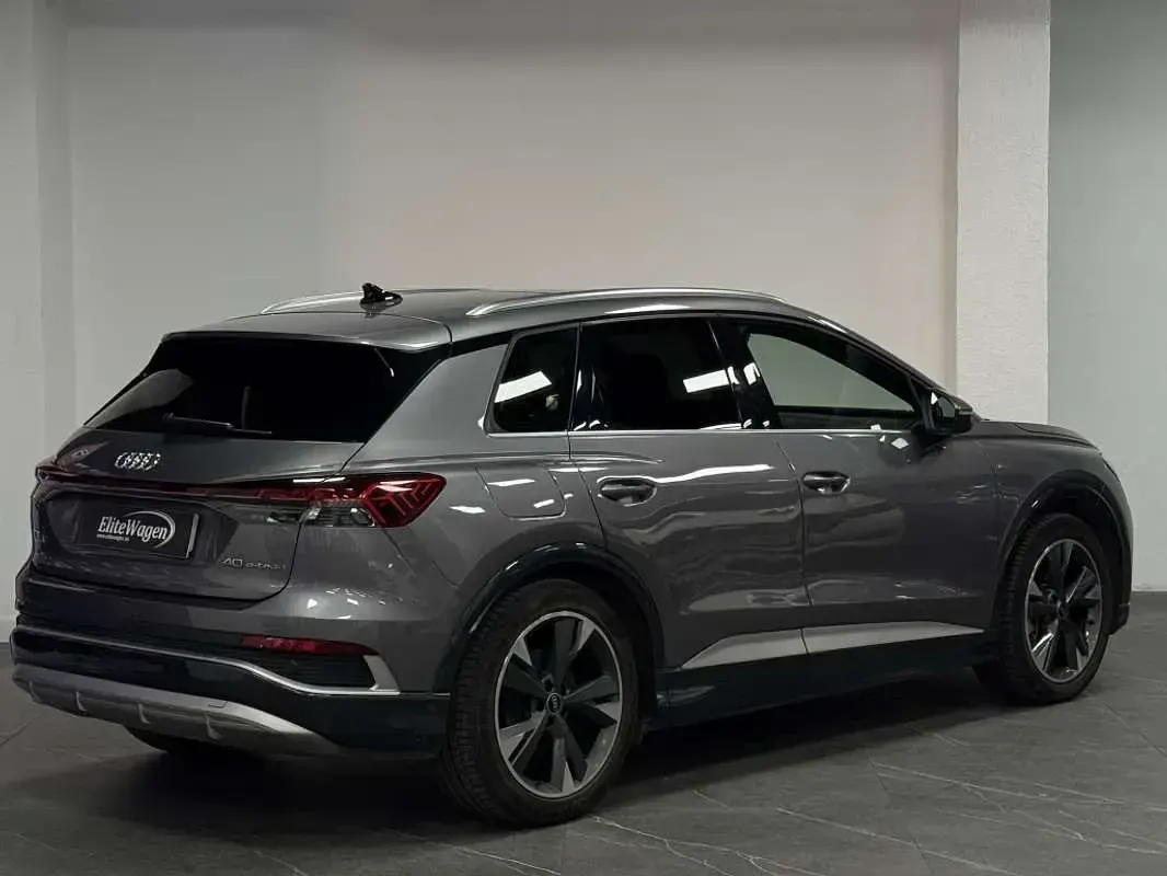 Usado Audi Q4 e-tron 150 kW (204 CV) 2022 Gris SUV