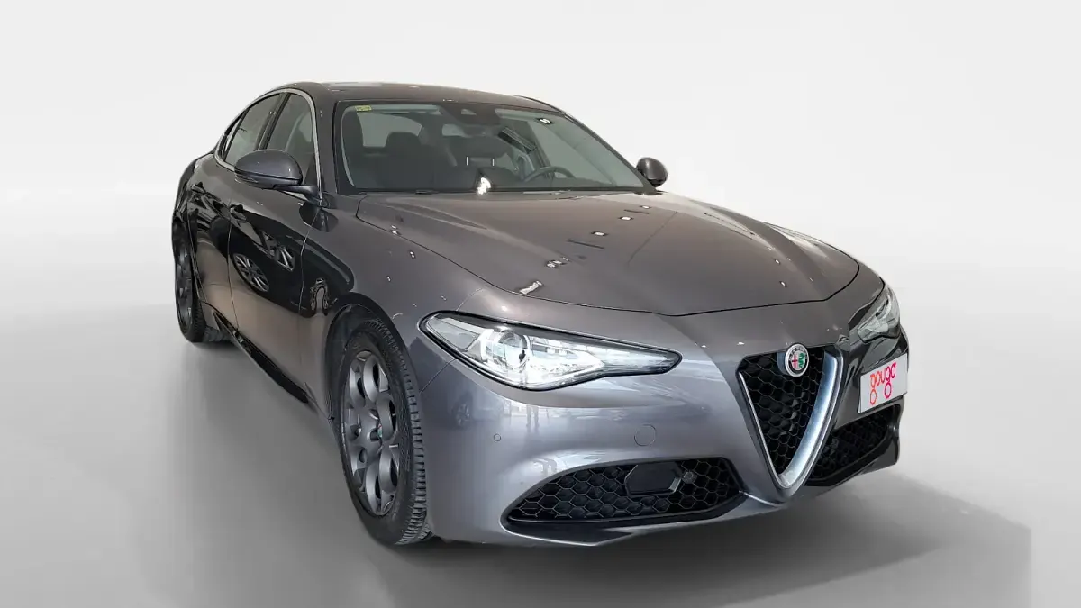 Usado Alfa Romeo Giulia Super 160 CV (117 kW) 2020 Gris / plata Berlina