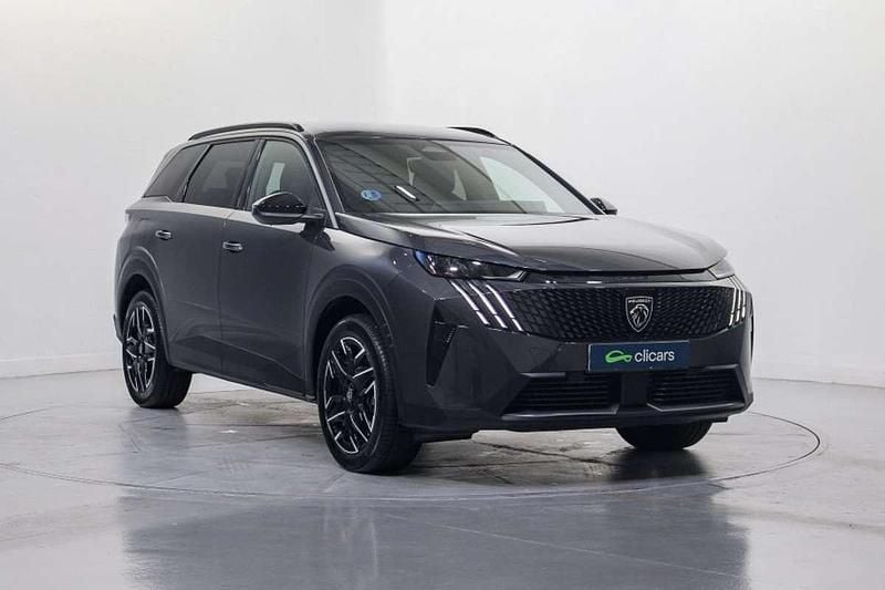 Usado Peugeot 5008 Allure 136 CV (100 kW) 2025 Gris SUV