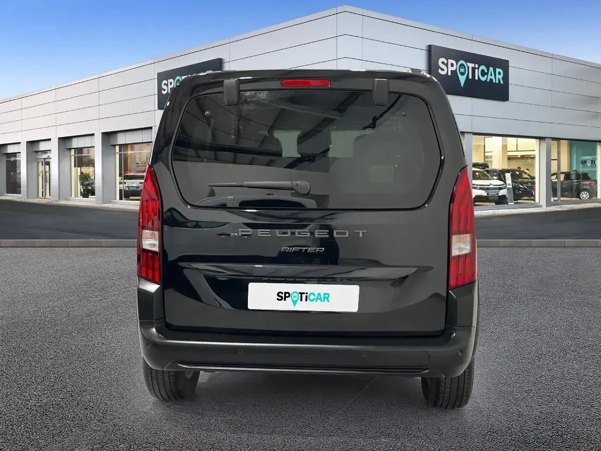 Usado Peugeot Rifter Allure 130 CV (95 kW) 2024 Negro Monovolumen