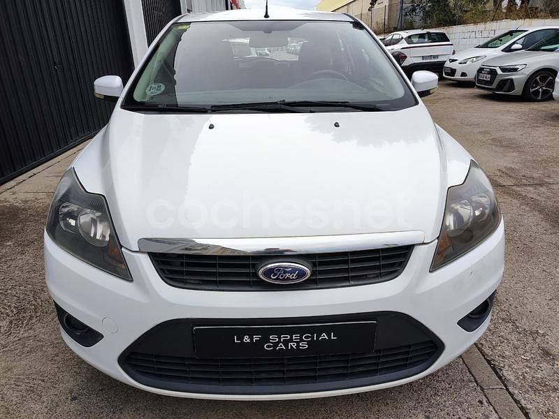 Usado Ford Focus Trend 109 CV (80 kW) 2011 Blanco Berlina
