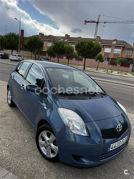 Azul Usado 2007 Toyota Yaris Berlina | 6150 € (Precio justo) - Imagen 1/4