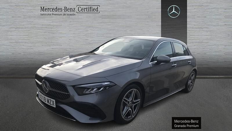 Usado Mercedes A180 AMG line 136 CV (100 kW) 2025 Gris montaña Berlina