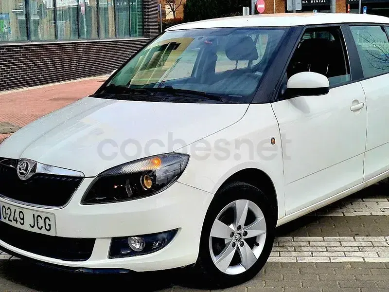 Usado Skoda Fabia Ambition 90 CV (66 kW) 2015 Blanco Berlina