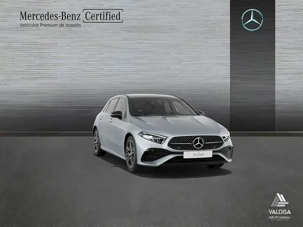 Usado Mercedes A180 136 CV (100 kW) 2025 Gris Berlina