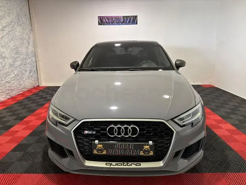 Usado Audi RS3 400 CV (294 kW) 2018 Gris / plata Berlina