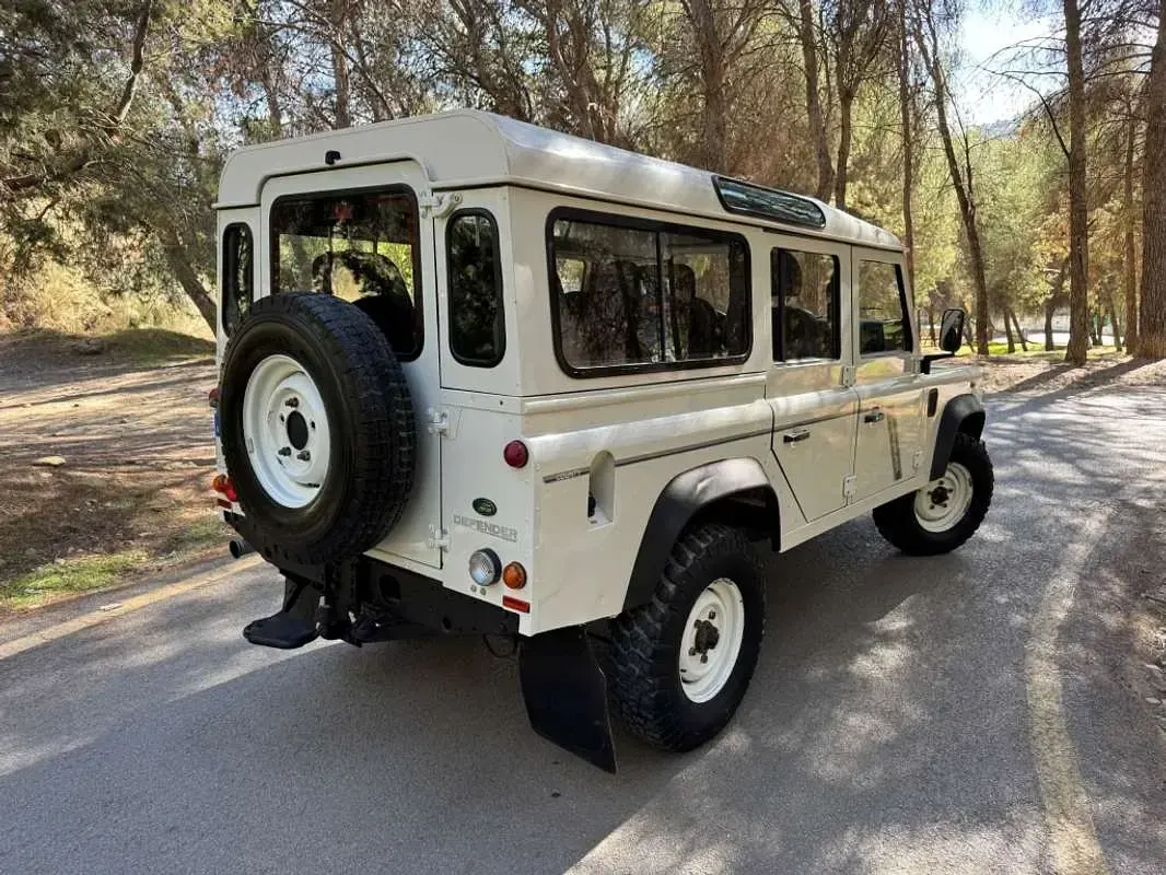 Usado Land Rover Defender 122 HP (89 kW) 2007 Branco Carrinha