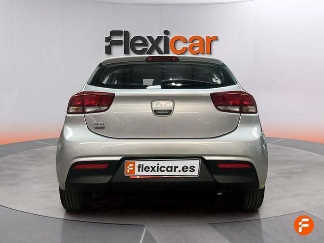 Usado Kia Rio 100 CV (73 kW) 2022 Gris