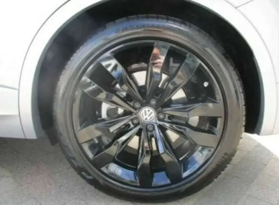 Usado VW Touareg R-line 286 CV (210 kW) 2018 Gris SUV