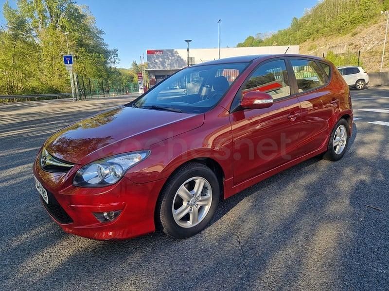 Usado Hyundai i30 100 CV (73 kW) 2012 Granate Berlina