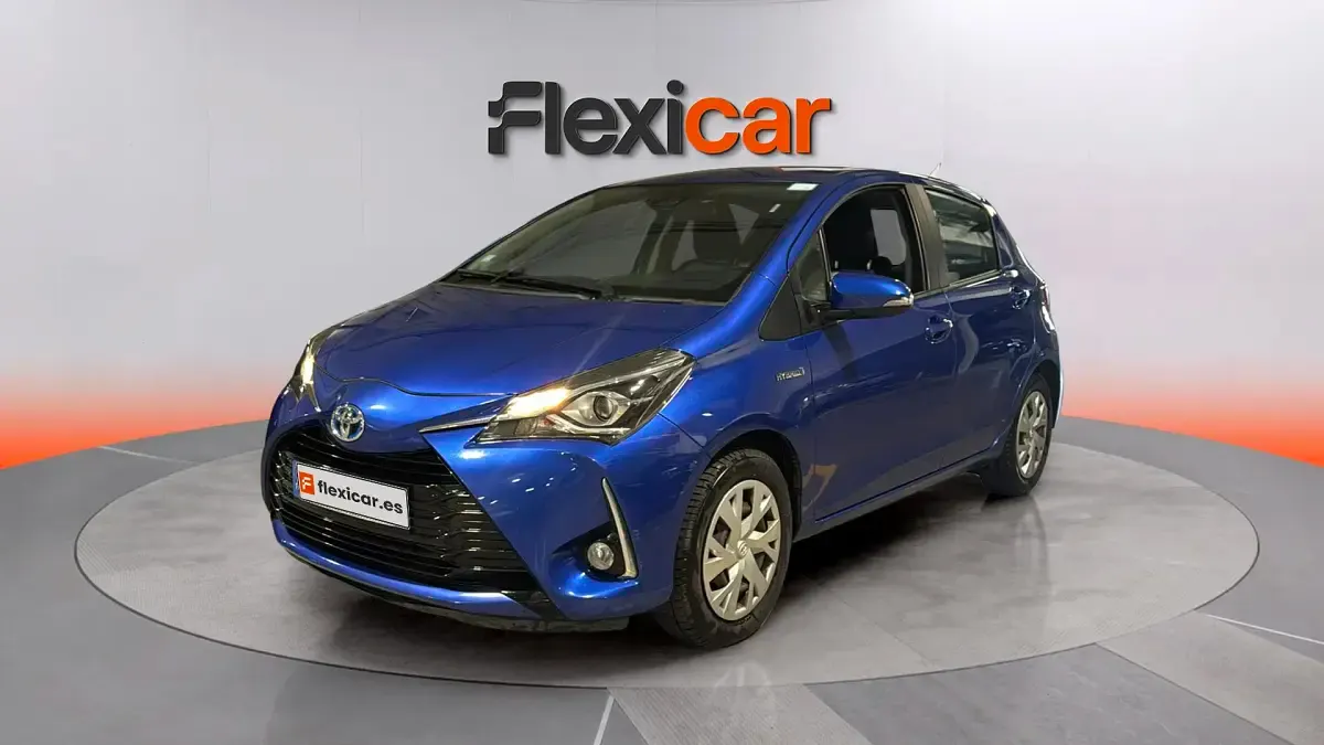 Usado Toyota Yaris Hybrid Business Edition 116 CV (85 kW) 2020 Azul Berlina