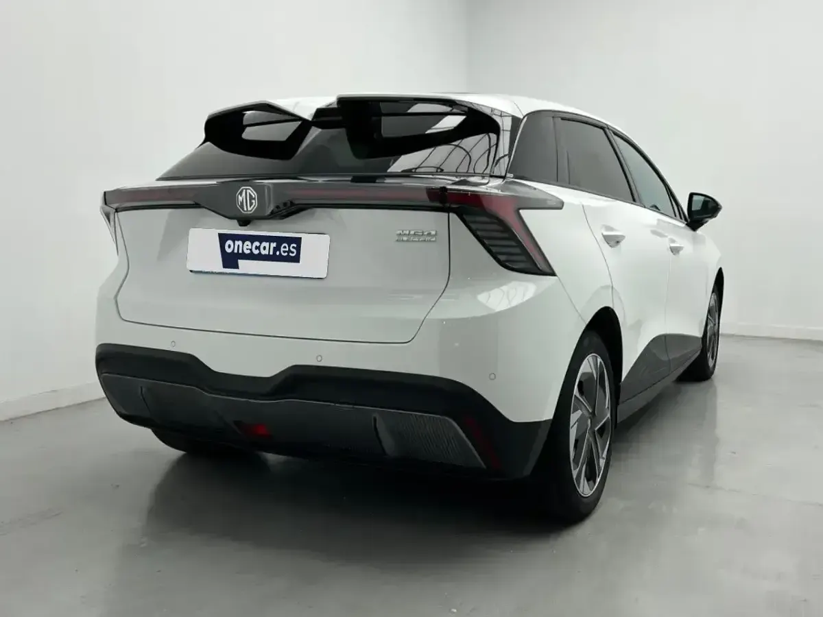 Usado MG MG4 EV Luxury 150 kW (204 CV) 2023 Blanco Utilitario