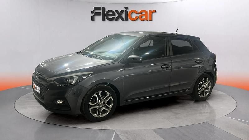 Usado Hyundai i20 100 CV (73 kW) 2018 Gris Utilitario