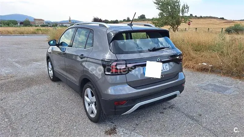 Usado VW T-Cross Sportline 110 CV (80 kW) 2020 Gris / plata SUV