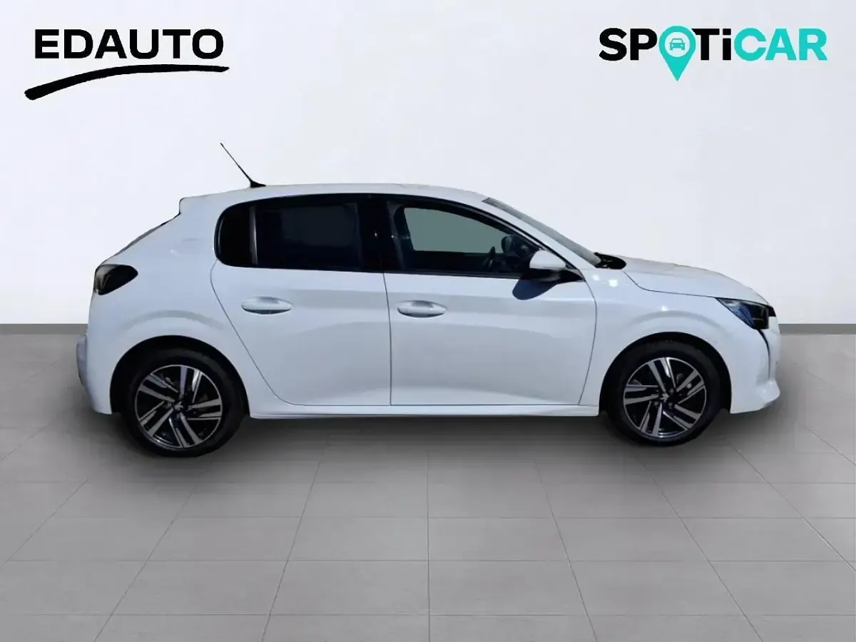 Usado Peugeot 208 Allure 100 CV (73 kW) 2020 Blanco Utilitario